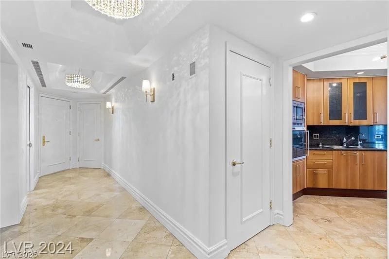 2857 Paradise, Las Vegas, NV 89109