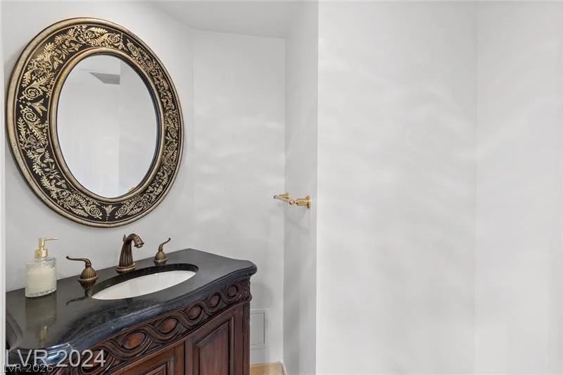 2857 Paradise, Las Vegas, NV 89109