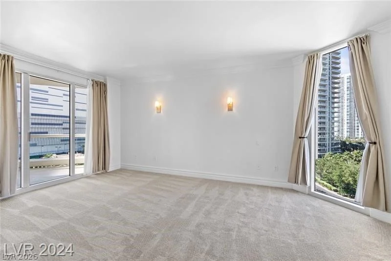2857 Paradise, Las Vegas, NV 89109