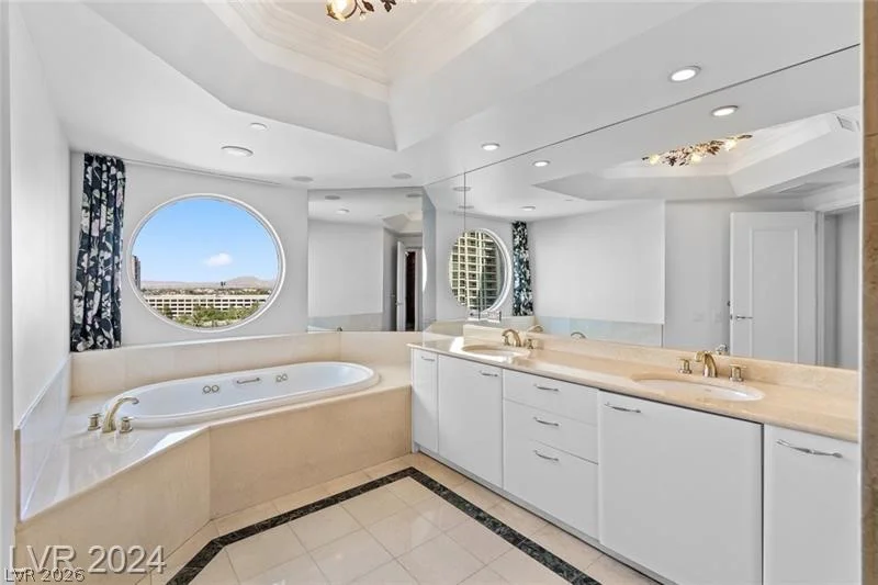 2857 Paradise, Las Vegas, NV 89109