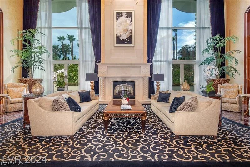2857 Paradise, Las Vegas, NV 89109