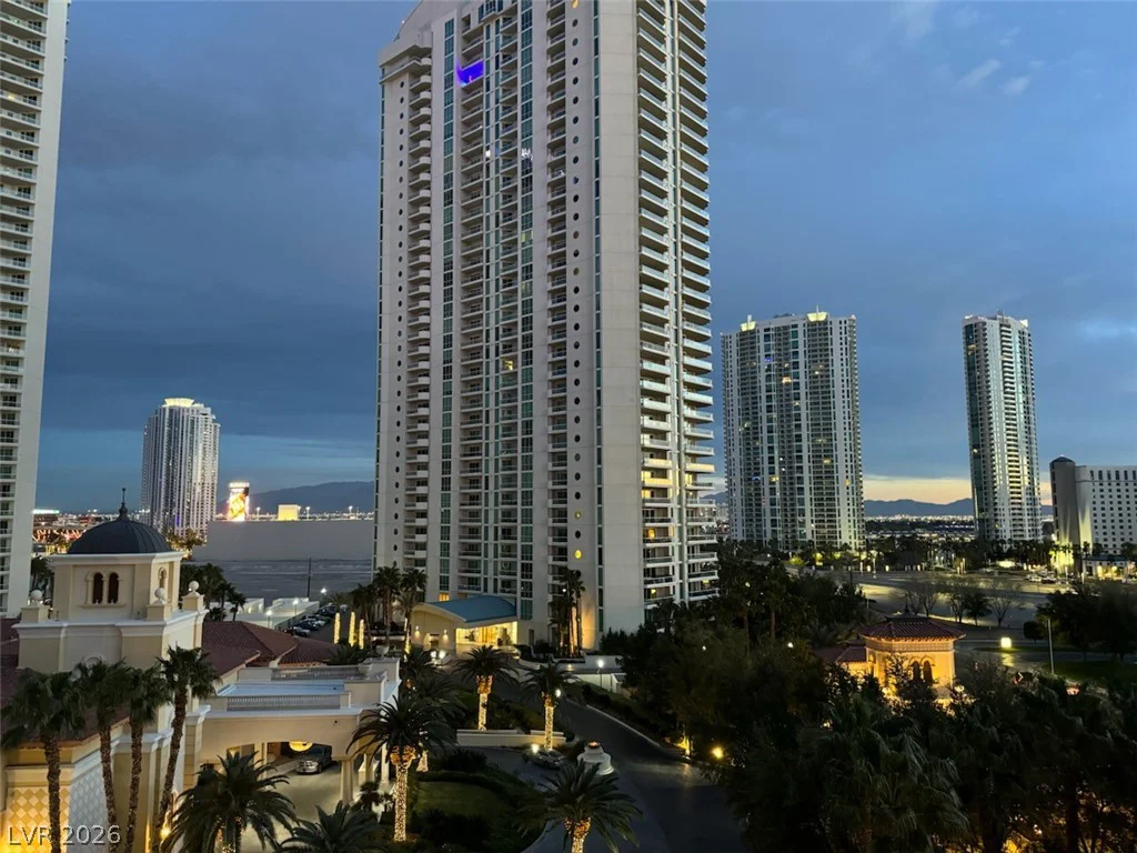 2857 Paradise, Las Vegas, NV 89109