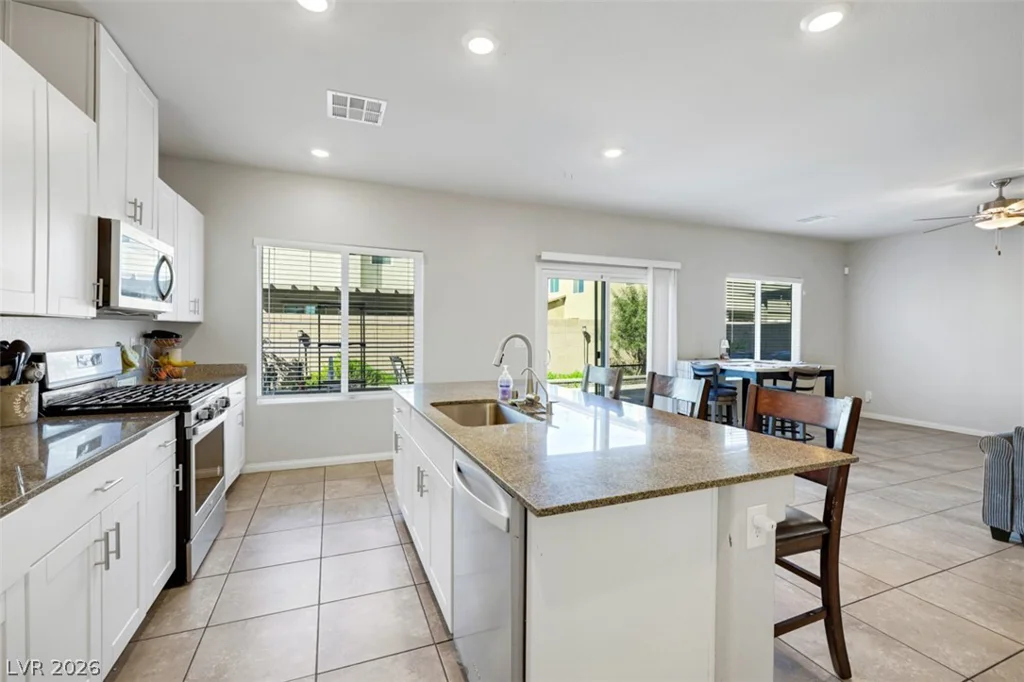 1054 Twincrest, North Las Vegas, NV 89032