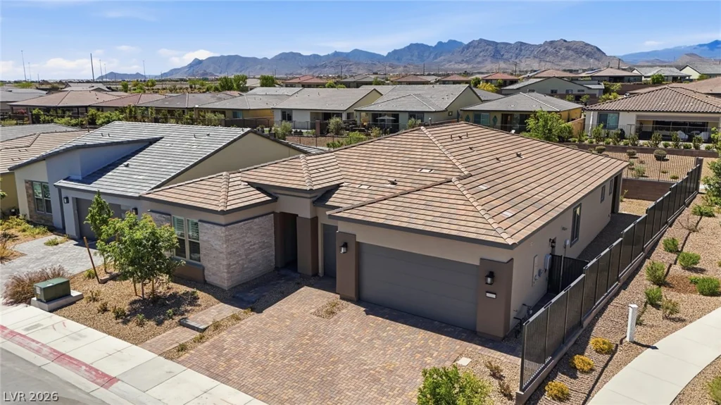 10103 Redwood Desert, Las Vegas, NV 89143