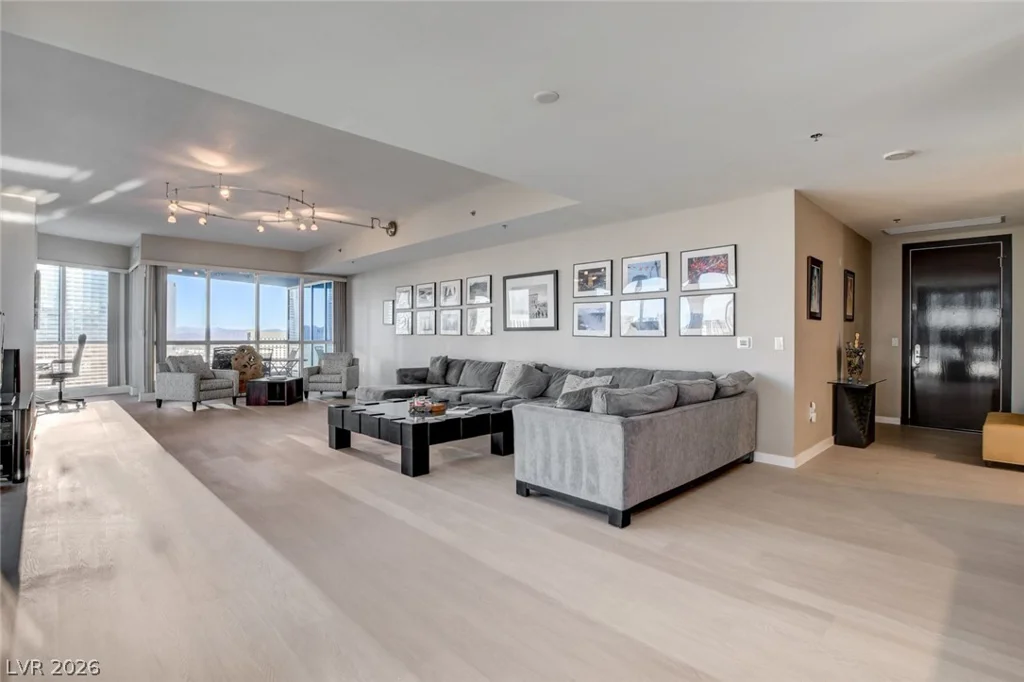 4575 Dean Martin, Las Vegas, NV 89103