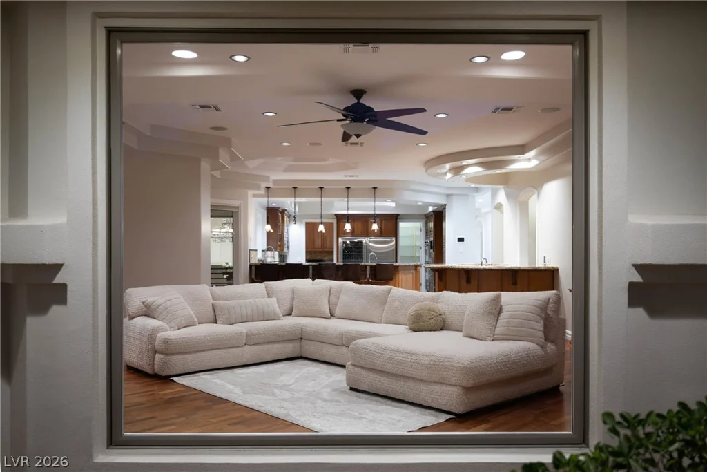 7440 Oak Grove, Las Vegas, NV 89117