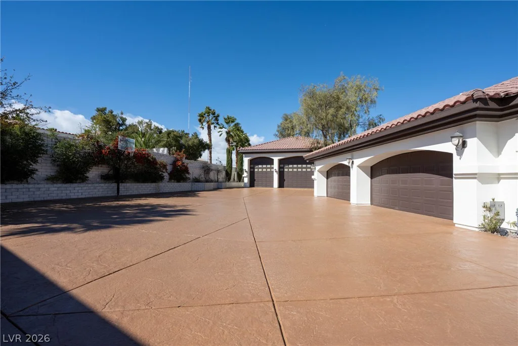 7440 Oak Grove, Las Vegas, NV 89117