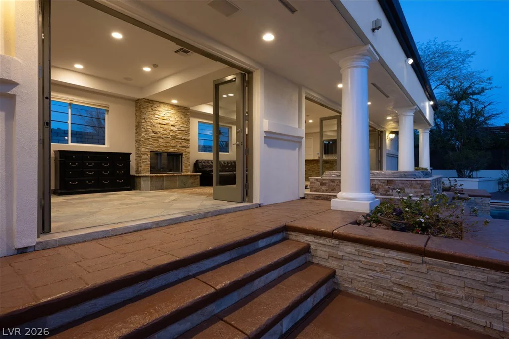 7440 Oak Grove, Las Vegas, NV 89117