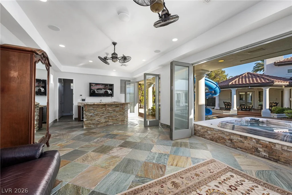 7440 Oak Grove, Las Vegas, NV 89117