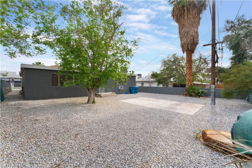 1408 Carson, Las Vegas, NV 89101