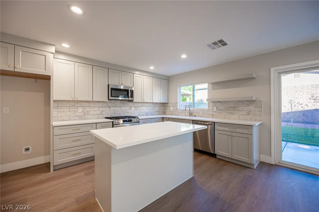 10642 Ostend, Las Vegas, NV 89166
