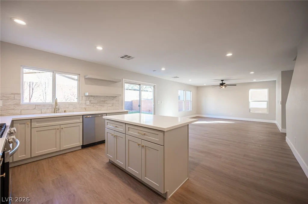 10642 Ostend, Las Vegas, NV 89166