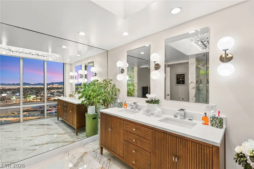 222 Karen, Las Vegas, NV 89109