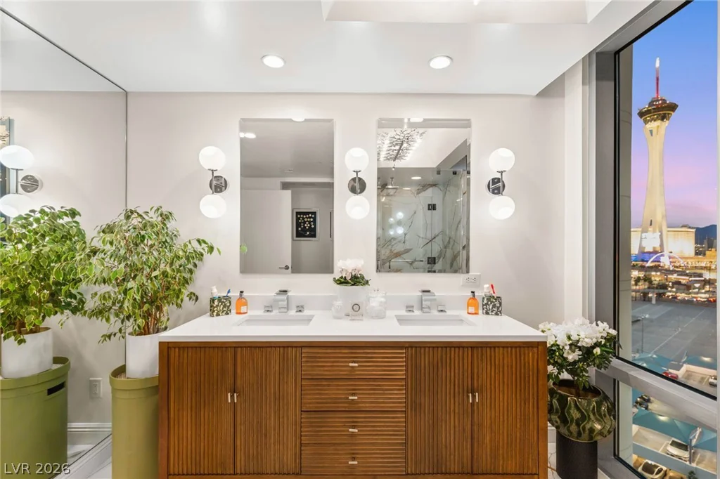 222 Karen, Las Vegas, NV 89109