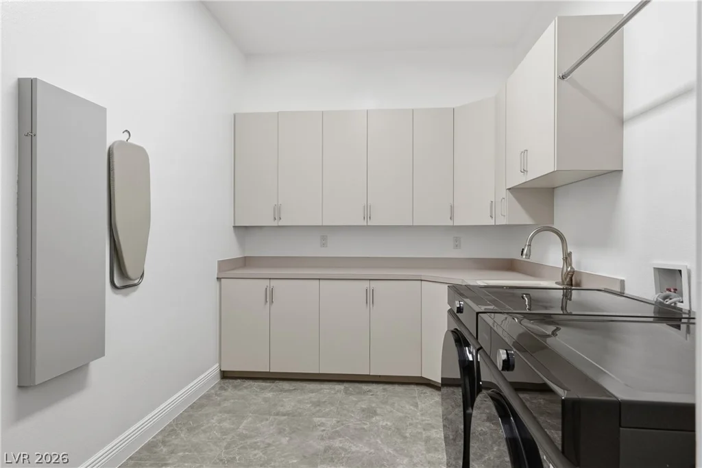 8632 Canyon View, Las Vegas, NV 89117