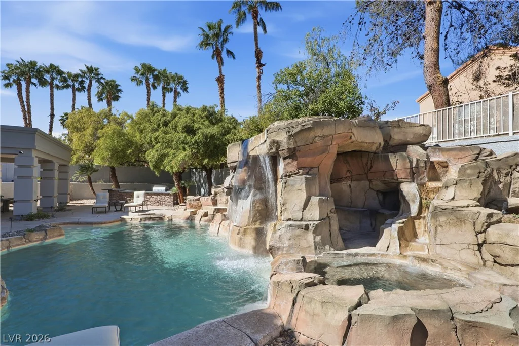 8632 Canyon View, Las Vegas, NV 89117