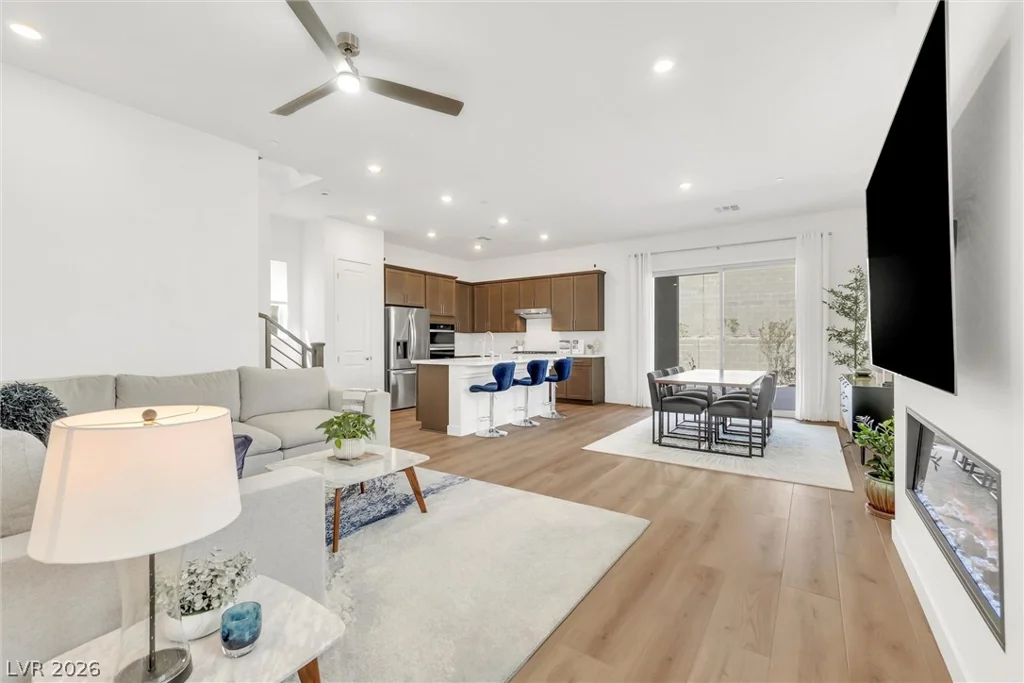 1563 Crested Eagle, Las Vegas, NV 89138