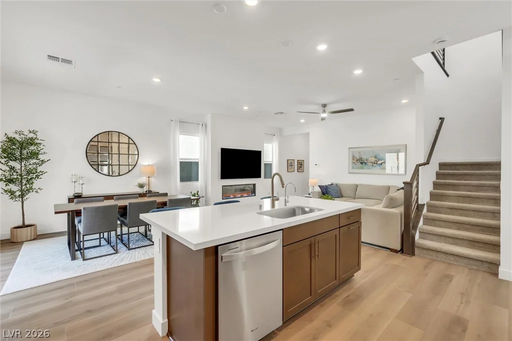 1563 Crested Eagle, Las Vegas, NV 89138