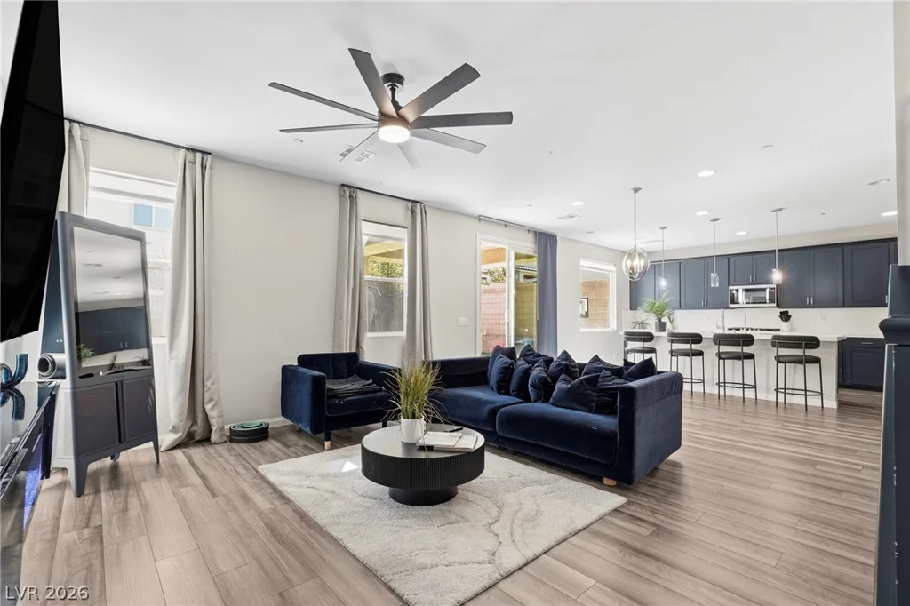 10415 Bagg, Las Vegas, NV 89166