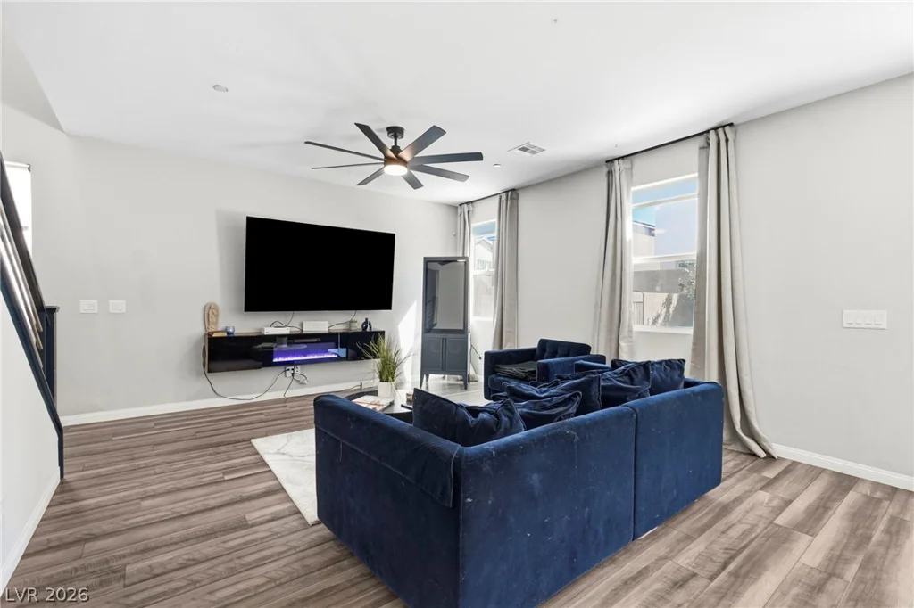 10415 Bagg, Las Vegas, NV 89166