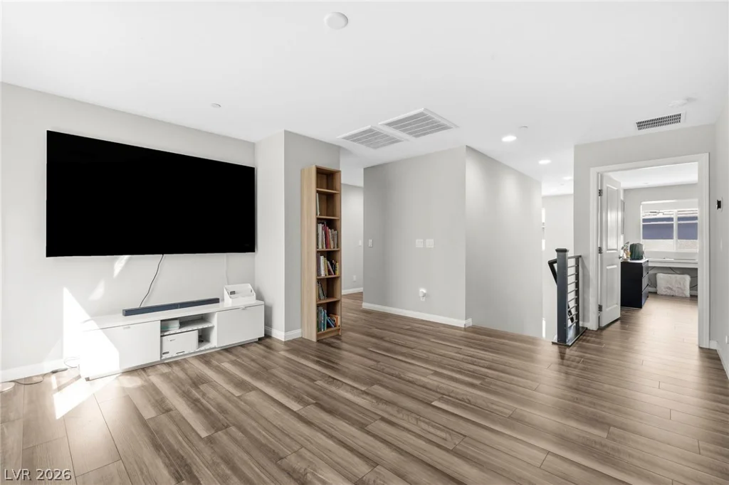 10415 Bagg, Las Vegas, NV 89166