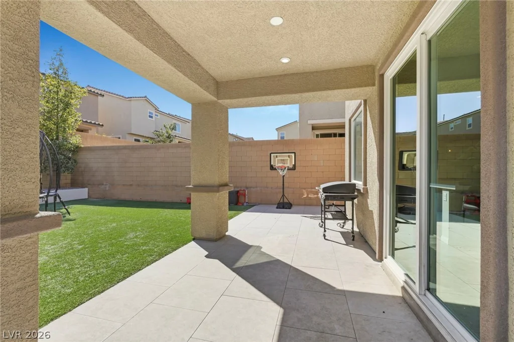 10415 Bagg, Las Vegas, NV 89166