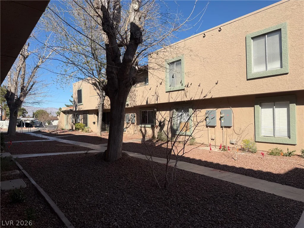 6033 Vegas, Las Vegas, NV 89108