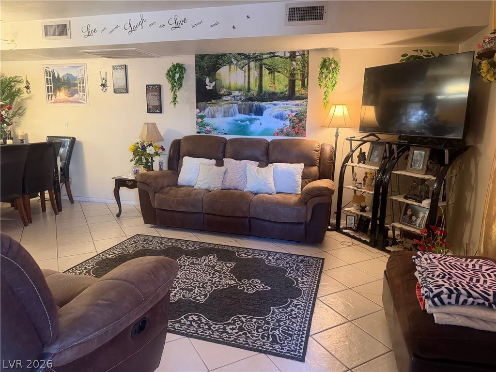 6033 Vegas, Las Vegas, NV 89108