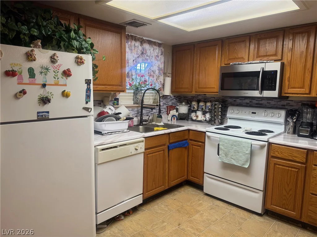 6033 Vegas, Las Vegas, NV 89108