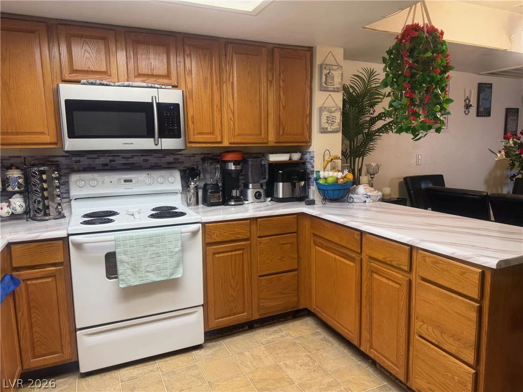 6033 Vegas, Las Vegas, NV 89108