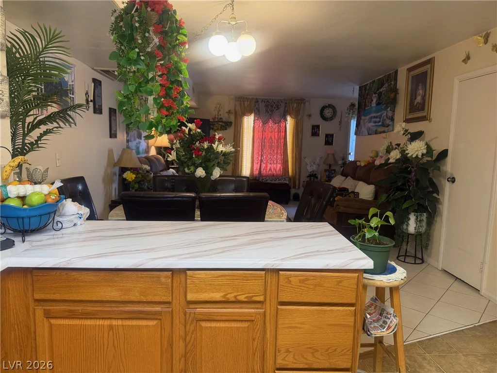 6033 Vegas, Las Vegas, NV 89108