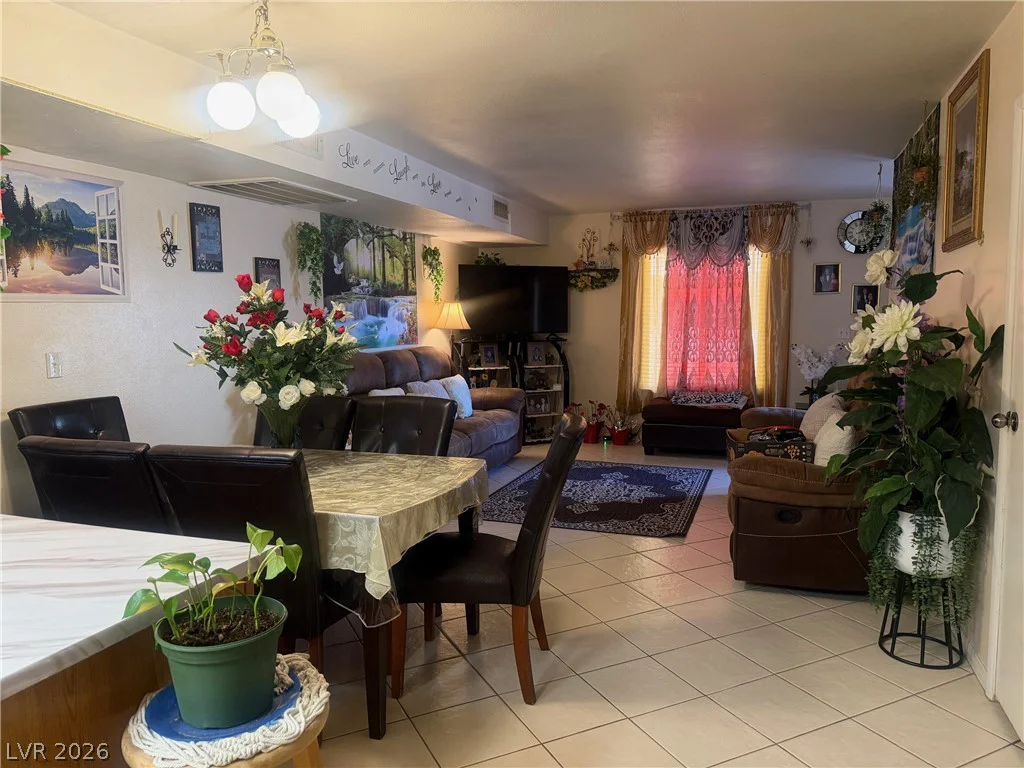 6033 Vegas, Las Vegas, NV 89108