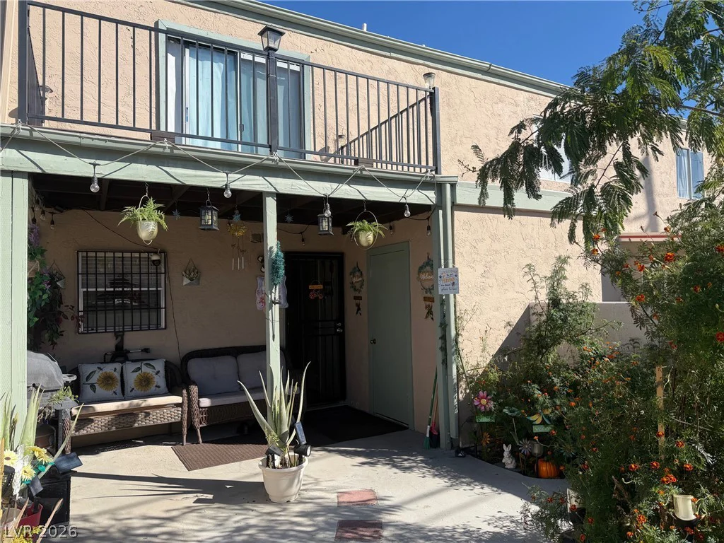 6033 Vegas, Las Vegas, NV 89108