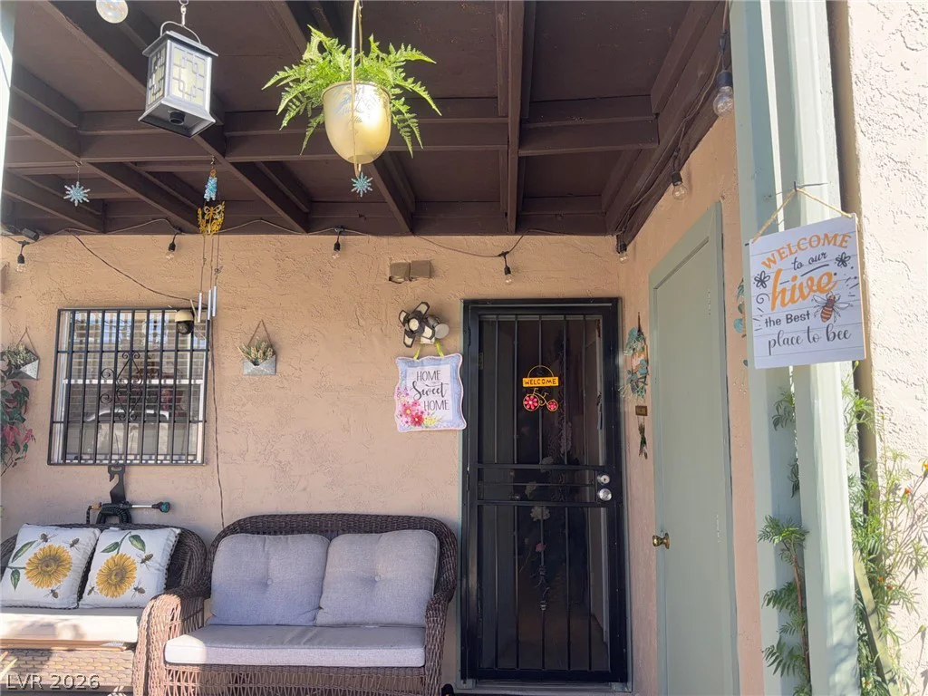 6033 Vegas, Las Vegas, NV 89108
