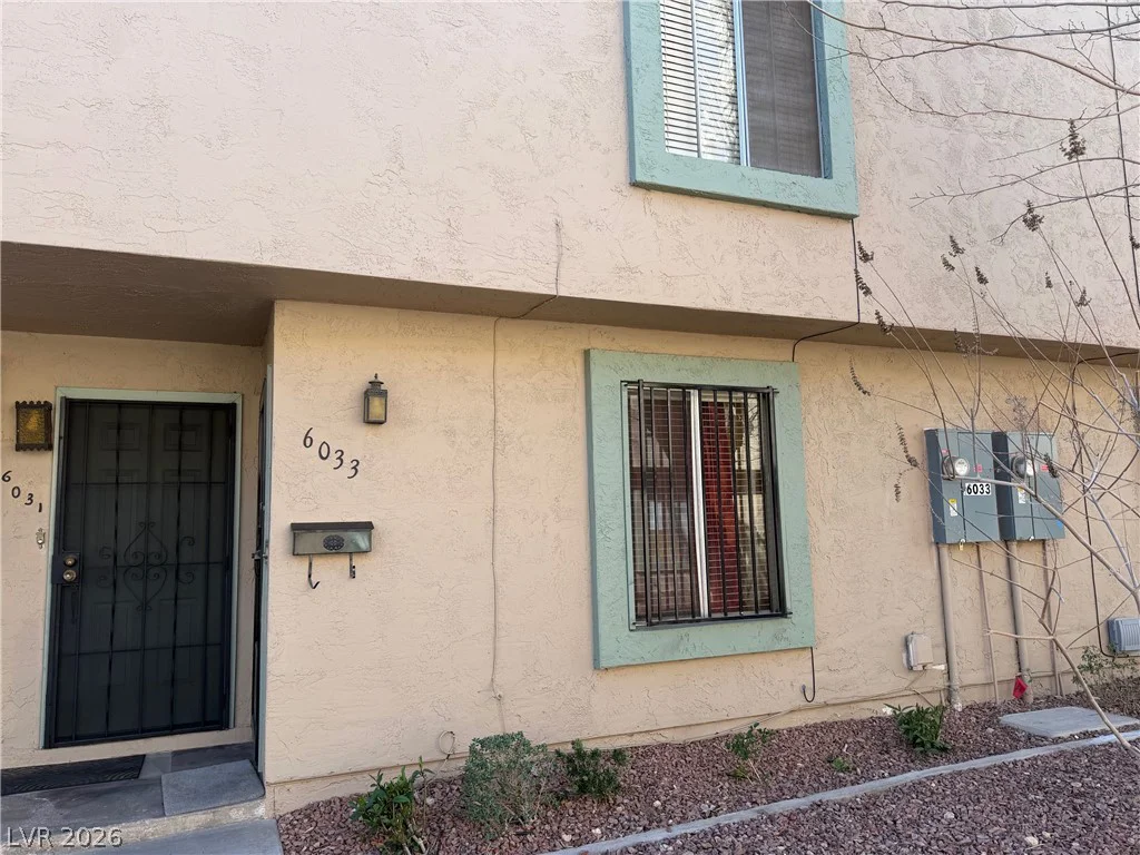 6033 Vegas, Las Vegas, NV 89108