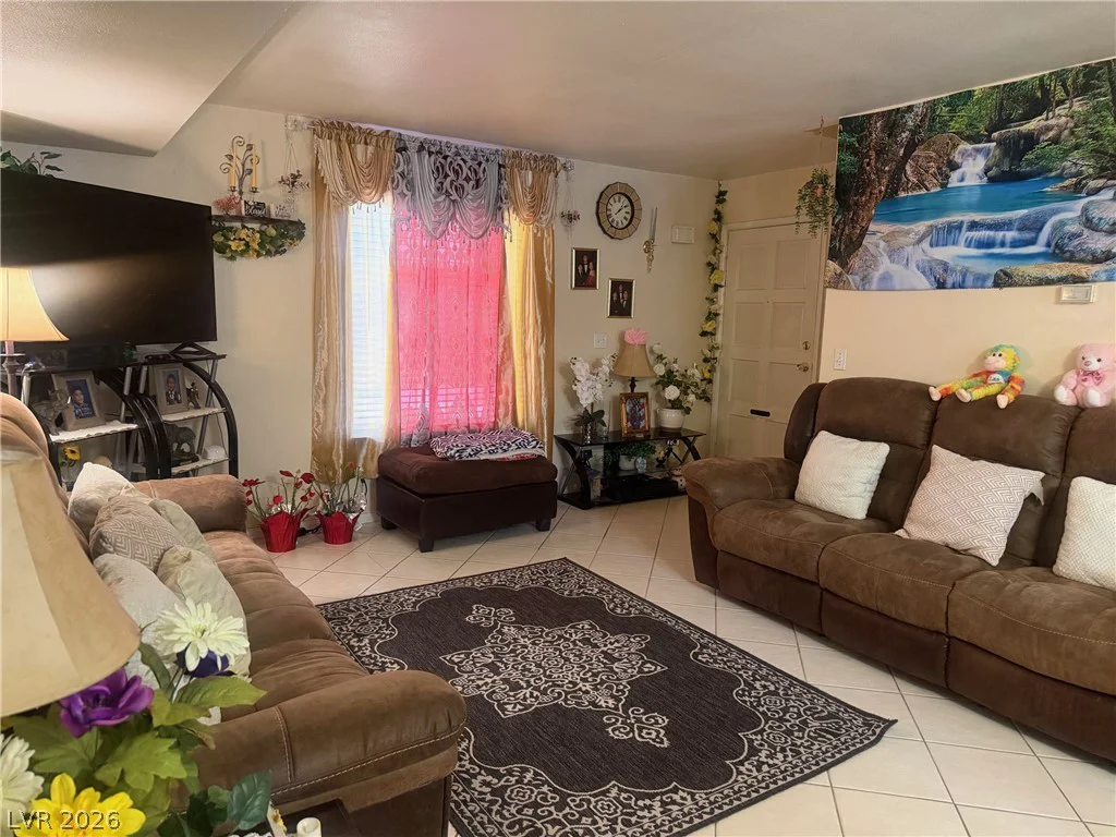 6033 Vegas, Las Vegas, NV 89108