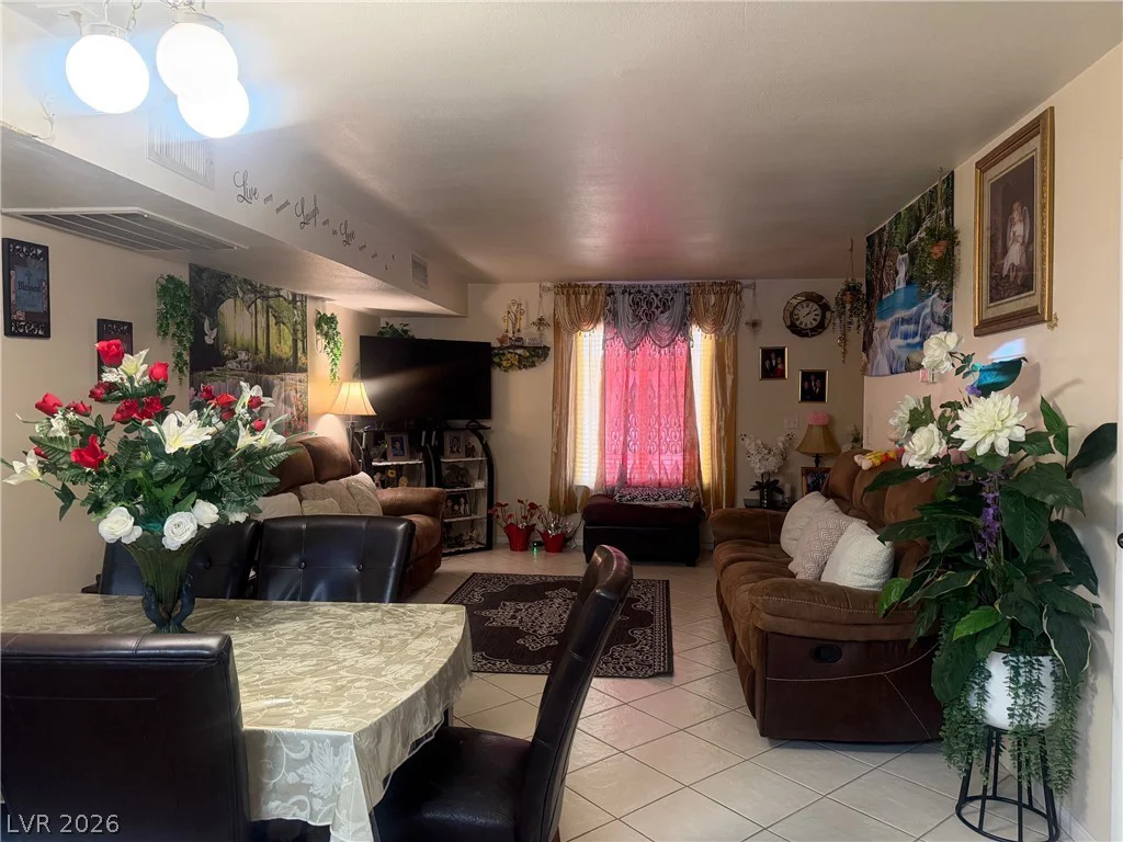 6033 Vegas, Las Vegas, NV 89108