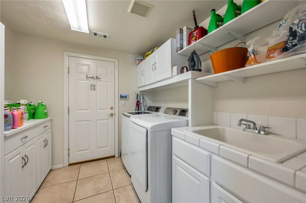 7685 Golden Lantern, Las Vegas, NV 89139