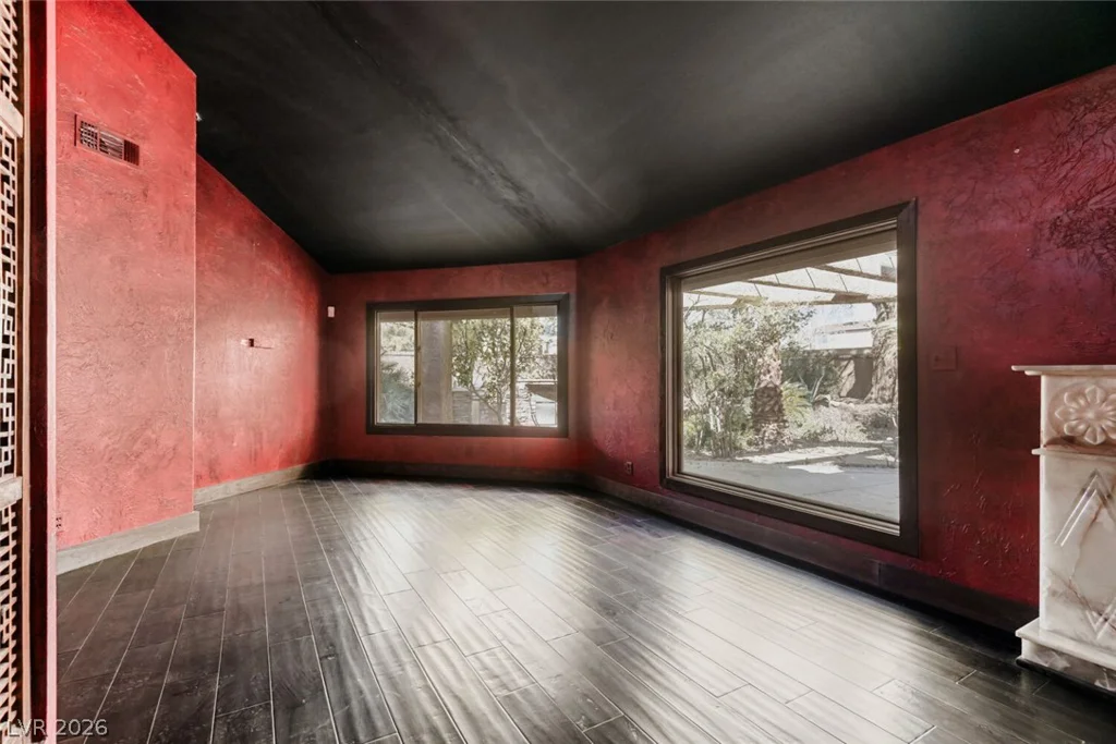 7296 Mission Hills, Las Vegas, NV 89113