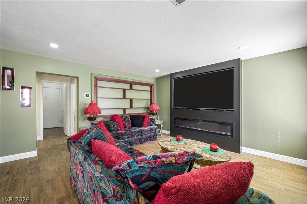 1549 Silver Glen, Las Vegas, NV 89123