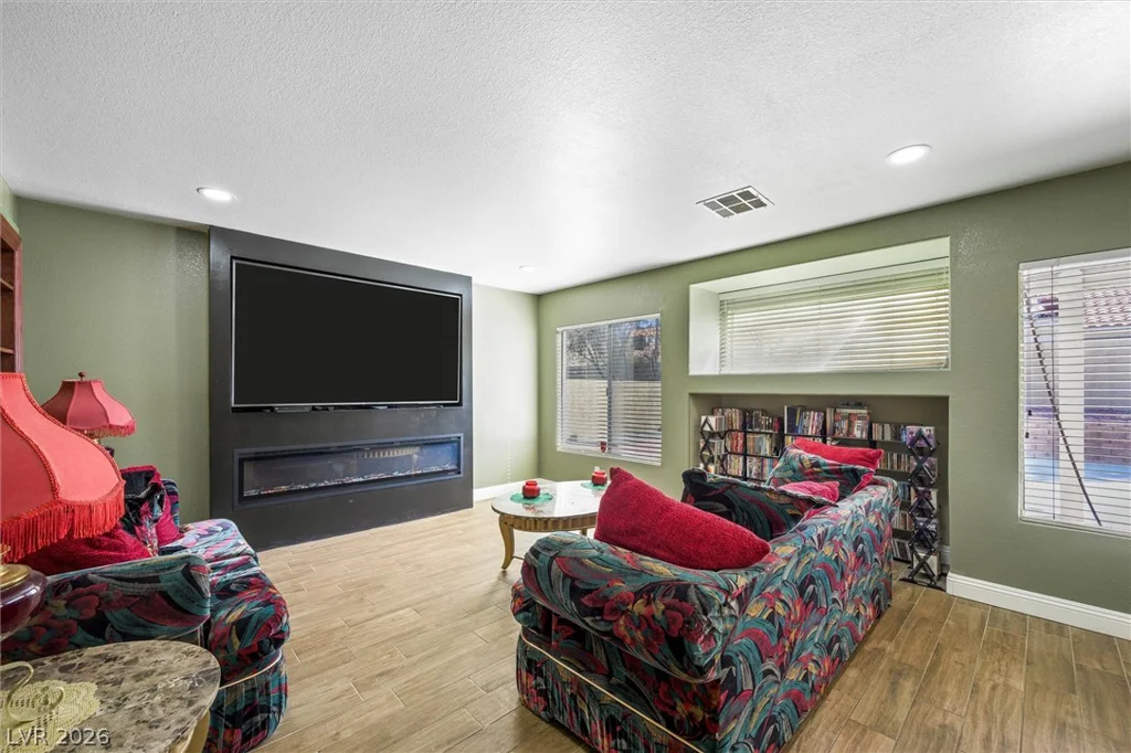 1549 Silver Glen, Las Vegas, NV 89123