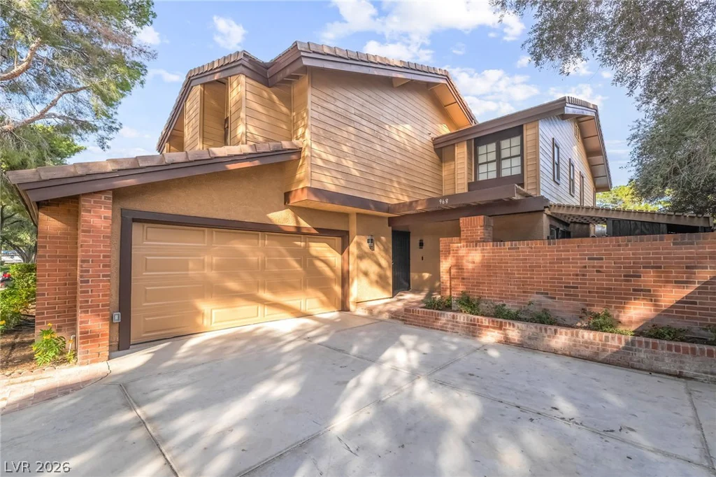 968 Pinehurst, Las Vegas, NV 89109
