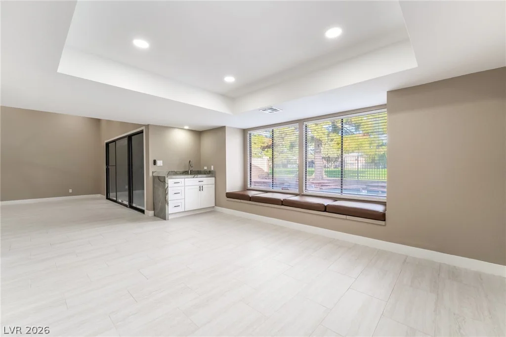 968 Pinehurst, Las Vegas, NV 89109