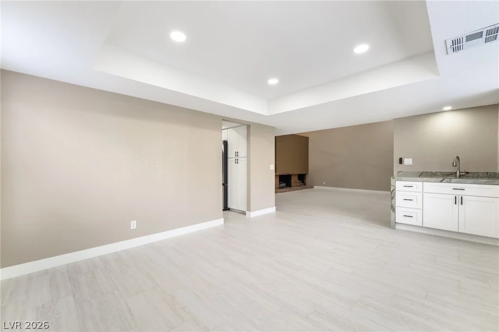 968 Pinehurst, Las Vegas, NV 89109