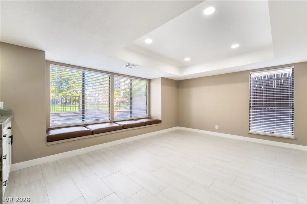 968 Pinehurst, Las Vegas, NV 89109