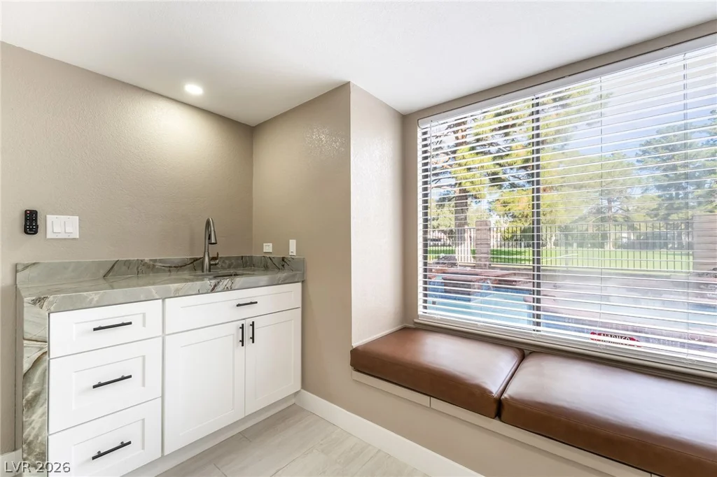 968 Pinehurst, Las Vegas, NV 89109