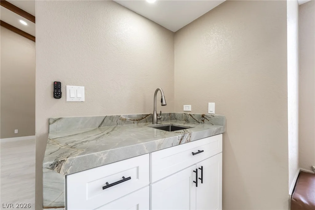 968 Pinehurst, Las Vegas, NV 89109