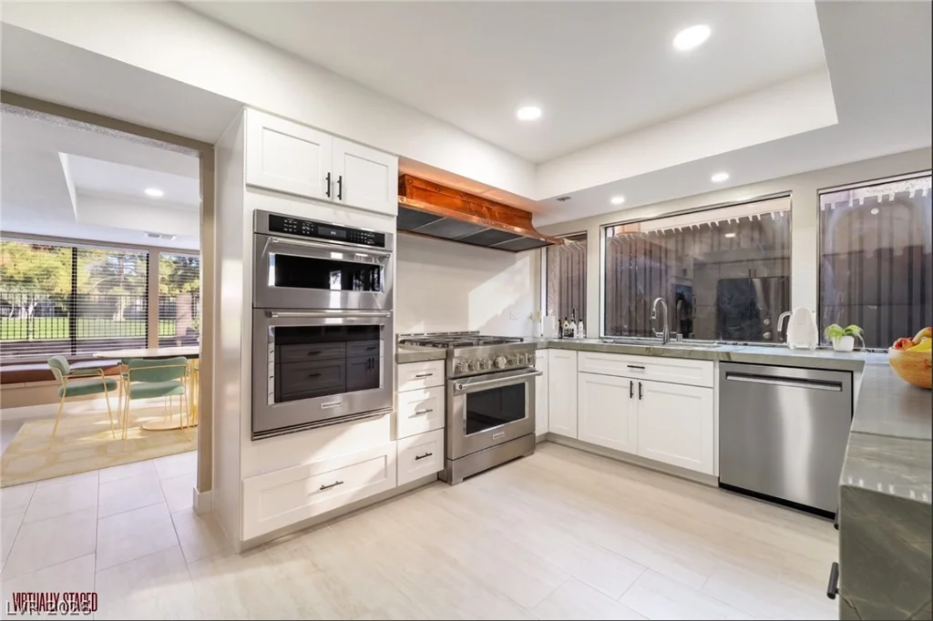 968 Pinehurst, Las Vegas, NV 89109