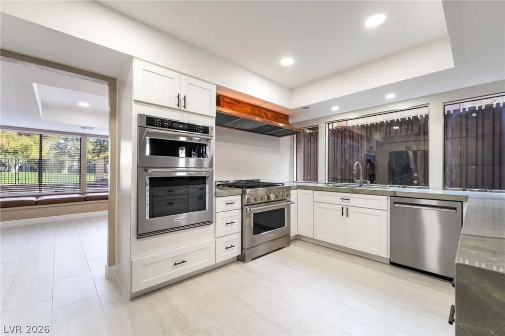 968 Pinehurst, Las Vegas, NV 89109