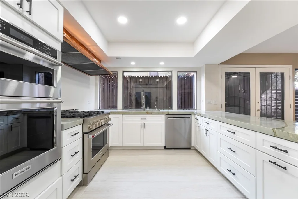 968 Pinehurst, Las Vegas, NV 89109